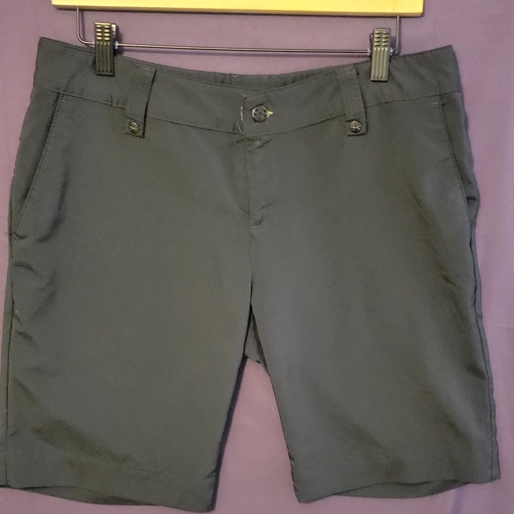 Women's Unser Armour Performance Golf  Shorts Black . Size 8